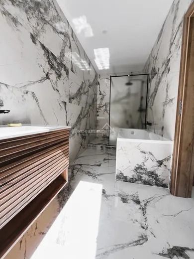 Na predaj 3-izbový byt, 74 m², Levice, Perecká ul.