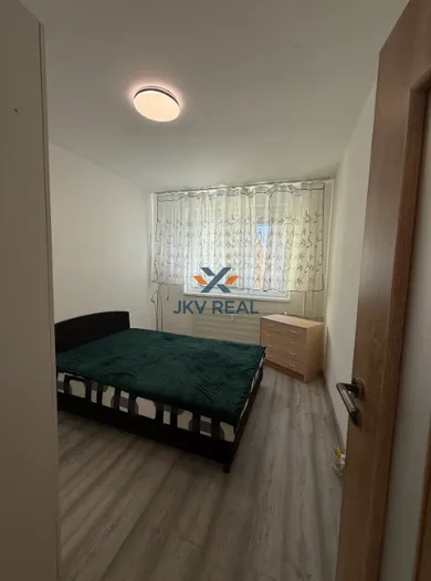 Na prenájom 2-izbový byt, 47 m², Nové Zámky, Tatranská