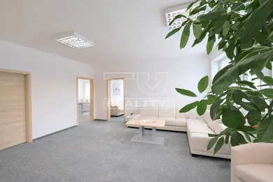 Komerčné priestory na prenájom, Trenčín · €1 630