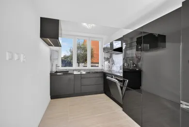Na predaj 5-izbový dom, 188 m², Pezinok