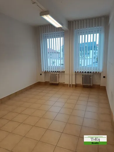 Lokale komercyjne na wynajem, Zvolen · €220