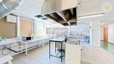 Na prenájom komerčné, 132 m², Bratislava-Petržalka, Kopčianska