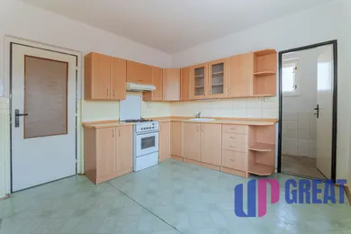 Na predaj 5-izbový dom, 83 m², Čachtice