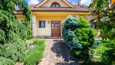 Houses for sale, 4-room in Kvetoslavov · €438,000