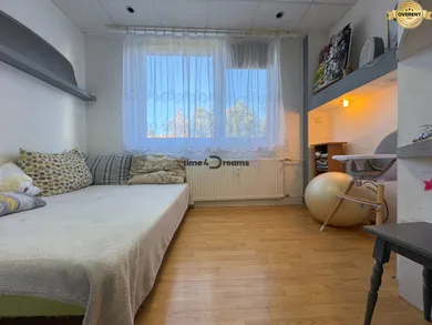Na predaj 3-izbový byt, 82 m², Levice