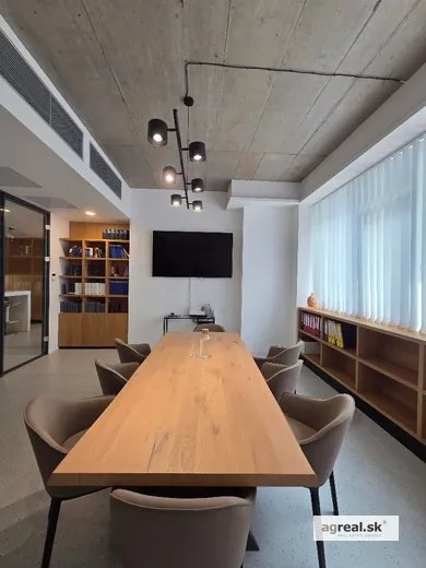 Komerčné priestory na predaj, Bratislava-Nové Mesto · €650 000