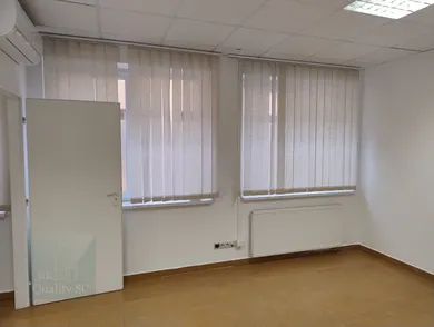Na prenájom komerčné, 44 m², Senec, Lichnerova