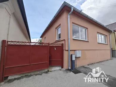 Na predaj 2-izbový dom, 110 m², Šurany, Hlavný ťah