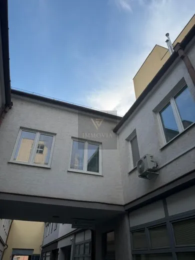 Na prenájom komerčné, 60 m², Trnava, Ulica Hlavná