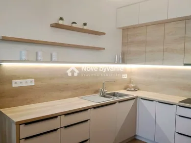 Na prenájom 2-izbový byt, 55 m², Nitra, Pivovarská