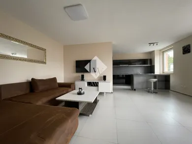 Na prenájom 2-izbový byt, 63 m², Žilina, Jánošíkova