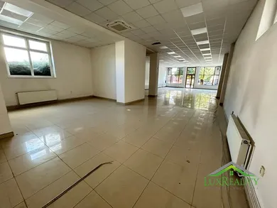 Na prenájom komerčné, 252 m², Nové Mesto nad Váhom, J. Hašku