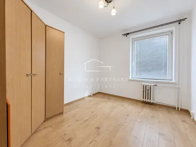 Na prenájom 3-izbový byt, 66 m², Komárno, Damjanichova