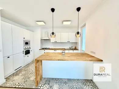 Na predaj 4-izbový byt, 115 m², Bratislava-Staré Mesto