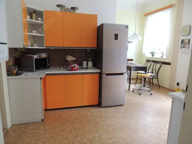 Na predaj 10-izbový dom, 59 m², Banská Bystrica, Nám. slobody