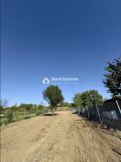 Na predaj 2-izbový dom, 241 m², Veľké Chyndice