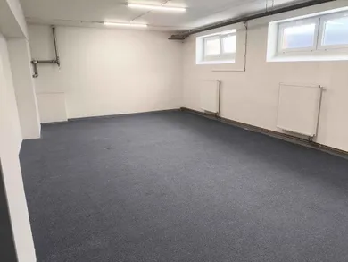 Na prenájom komerčné, 12 m², Bratislava-Rača, Púchovská