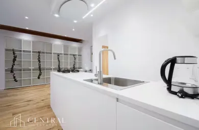 Na prenájom 2-izbový byt, 53 m², Bratislava-Staré Mesto
