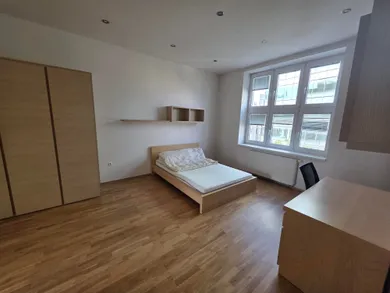 Na prenájom 3-izbový byt, 119 m², Bratislava-Staré Mesto, Živnostenská