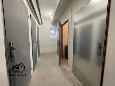 Na predaj 2-izbový byt, 40 m², Bratislava-Staré Mesto, Šoltésovej