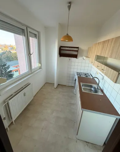 Na predaj 1-izbový byt, 38 m², Bratislava-Vrakuňa, Bučinová