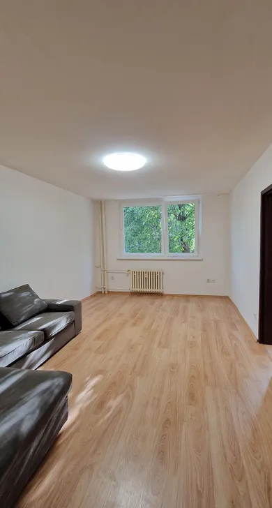 Na predaj 3-izbový byt, 73 m², Bratislava-Dúbravka, Pri kríži