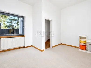 Na prenájom dom, 350 m², Bratislava-Karlova Ves, Svrčia