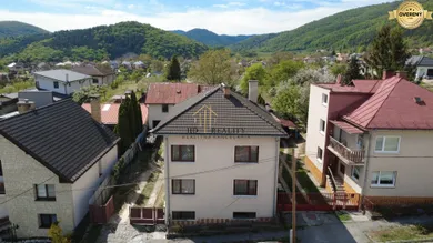 Domy na sprzedaż, 7-pokojowe, Banská Bystrica · €275 000