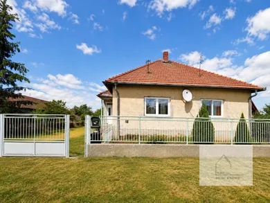 Na predaj 4-izbový dom, 110 m², Lúčnica nad Žitavou
