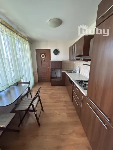 Na predaj 3-izbový byt, 81 m², Považská Bystrica, Stred