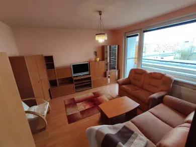 Na prenájom 3-izbový byt, 75 m², Bratislava-Petržalka, Rovniankova