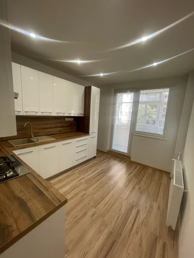 Na predaj 3-izbový byt, 72 m², Prievidza, Urbánkova