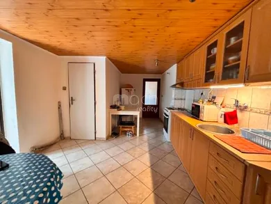 Na predaj 4-izbový dom, 200 m², Lehota, Hlavná