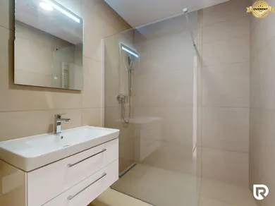 Na predaj 3-izbový byt, 80 m², Trenčín, Legionárska