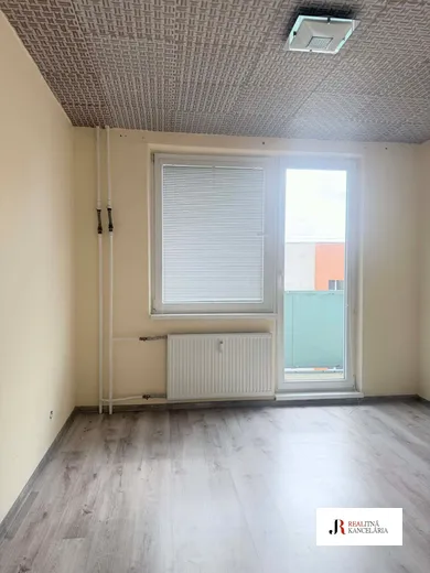 Eladó lakások, 4-szobás, Komárno · €112 000