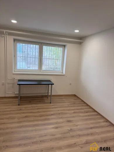Na prenájom komerčné, 16 m², Trnava, Ulica Nobelova