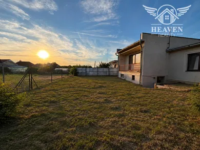 Na predaj 4-izbový dom, 247 m², Nesvady