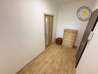 Na predaj 3-izbový byt, 72 m², Hlohovec, Závalie
