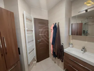 Na predaj 4-izbový byt, 95 m², Trenčín, Opatovská