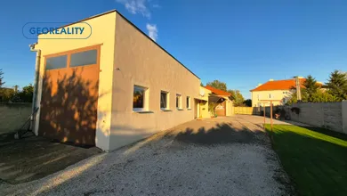 Na predaj 8-izbový dom, 40 m², Želiezovce, Sacherova
