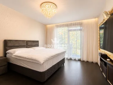 Na prenájom 3-izbový byt, 133 m², Bratislava-Staré Mesto, Pionierska