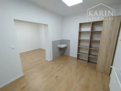 Commercial Properties for rent in Bratislava-Dúbravka · €255