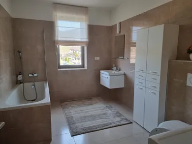 Na prenájom 2-izbový byt, 60 m², Nitra, Dolnohorská