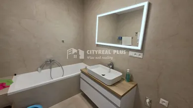 Na predaj 3-izbový byt, 91 m², Nové Zámky, -