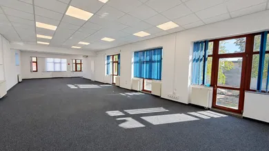 Komerčné priestory na prenájom, Levice · €900