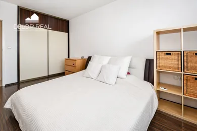 Na predaj 2-izbový byt, 80 m², Bratislava-Nové Mesto, Račianska