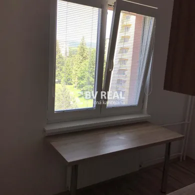 Na prenájom 2-izbový byt, 50 m², Handlová, Partizánska