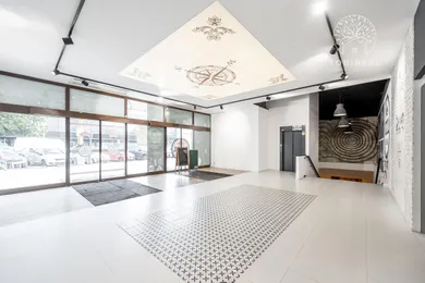 Kiadó kereskedelmi ingatlanok, Košice-Staré Mesto · €7800