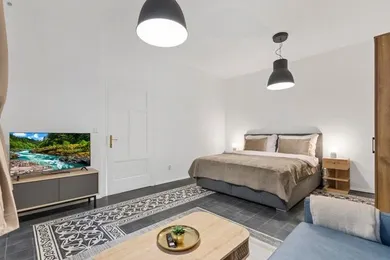 Na prenájom 1-izbový byt, 37 m², Bratislava-Staré Mesto, Lermontovova
