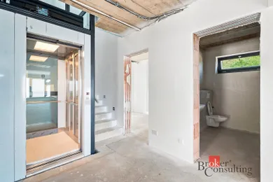 Na predaj dom, 383 m², Bratislava-Nové Mesto